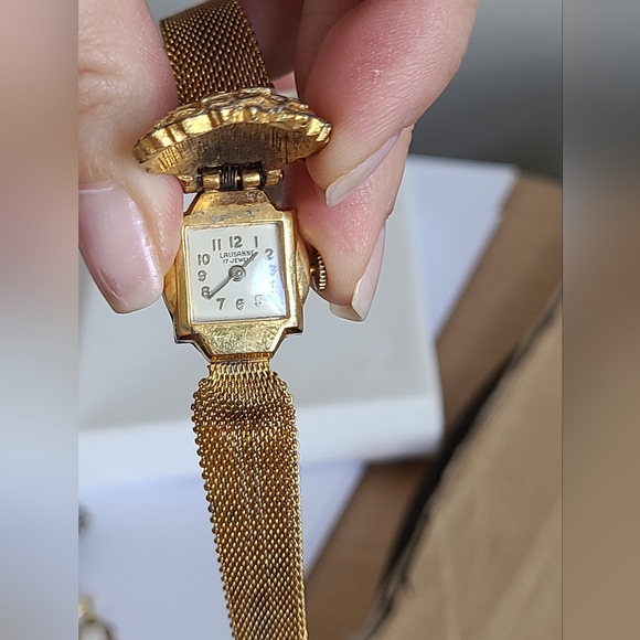 Vintage Lausanne 17 Jewels Gold Crystal Leaf Square Face Wind Up Watch Bracelet - Picture 11 of 11